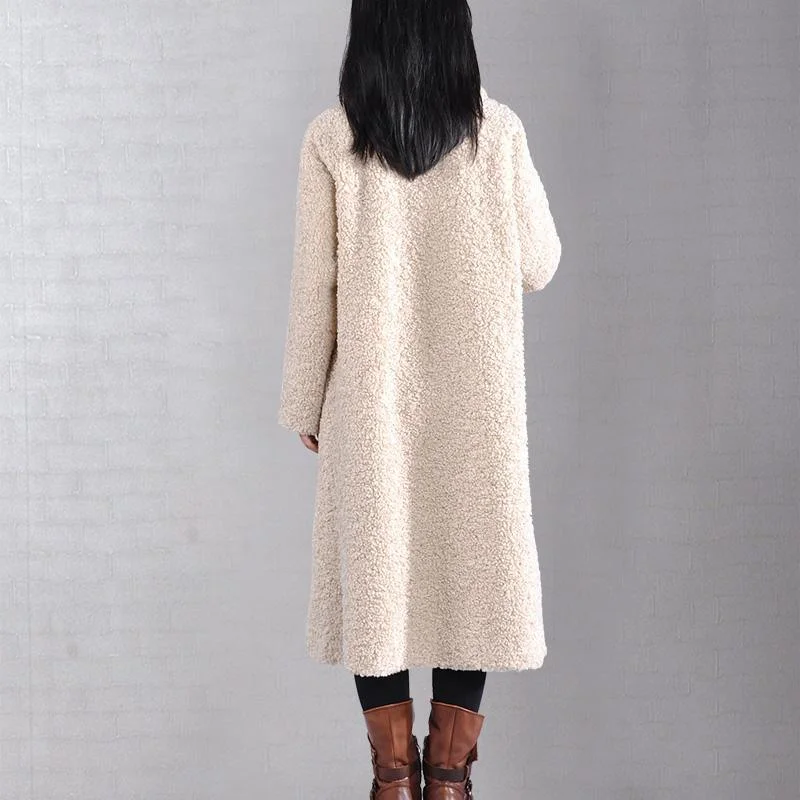 Fine white woolen outwear Loose fitting lapel Button trench coat