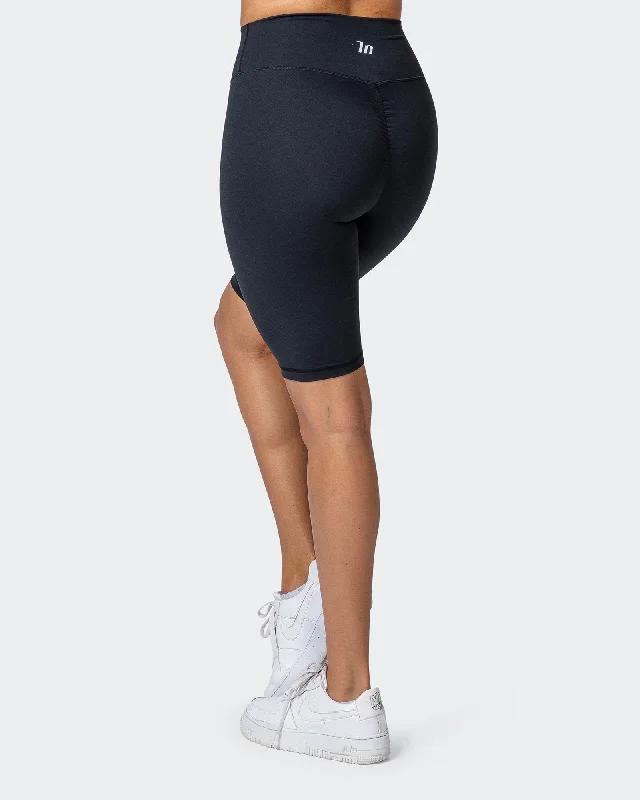 Signature Scrunch Referee Length Shorts - Black