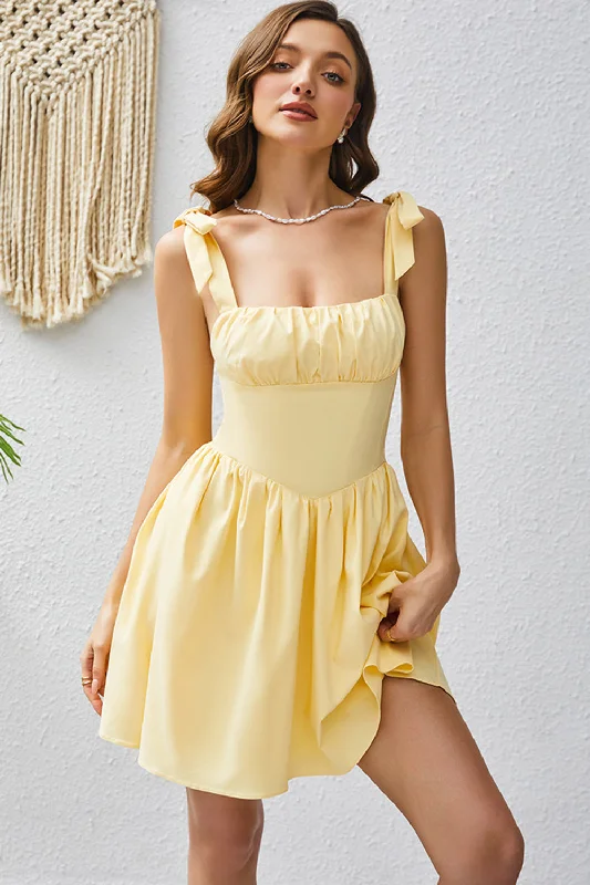 Dresses with Sequined Hearts for Ladies' Romantic LookA Line Yellow Square Neck Short Homecoming Dress