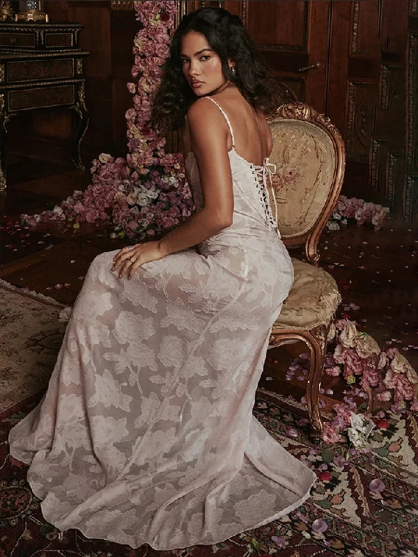 Maxi Dresses Decorated with Feathers for a Dazzling LookA-line Lace Spaghetti Strap Backless Nightclub Long Sexy Summer Maxi Dress