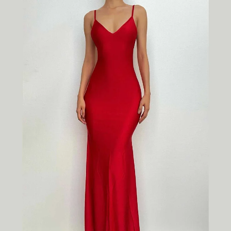 "Buy One, Get One 50% Off on Women's Dresses - Don't Miss Out!"BerryBetty - Low cut v neck ruched solid backless cami maxi dress "Buy One, Get One 50% Off on Women's Dresses - Don't Miss Out!"BerryBetty - Low cut v neck ruched solid backless cami maxi dress