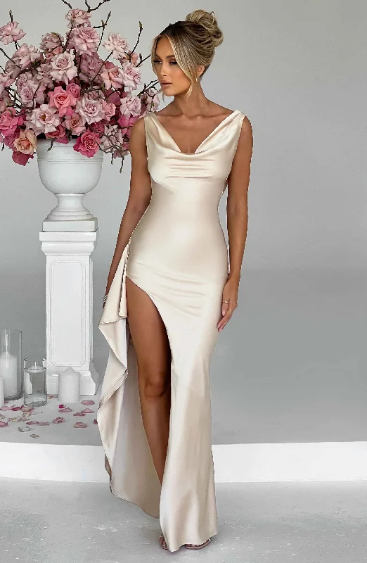 Short - Sleeved Shirt - Style Maxi Dresses for a Casual LookMarilyn Maxi Dress - Champagne Short - Sleeved Shirt - Style Maxi Dresses for a Casual LookMarilyn Maxi Dress - Champagne