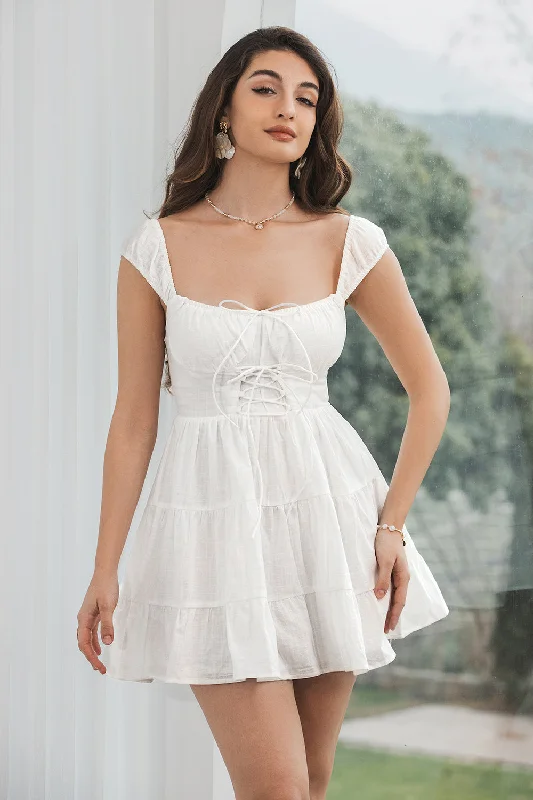 Tulle Dresses with Beaded Waistband for Ladies' Graceful LookSimple White A-Line Short Graduation Dress