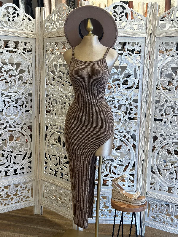 Elegant Long Sleeve Lace Party Dresses for Ladies' Formal EventsBrown Ribbed High Slit Dress - Estira, Stretchy