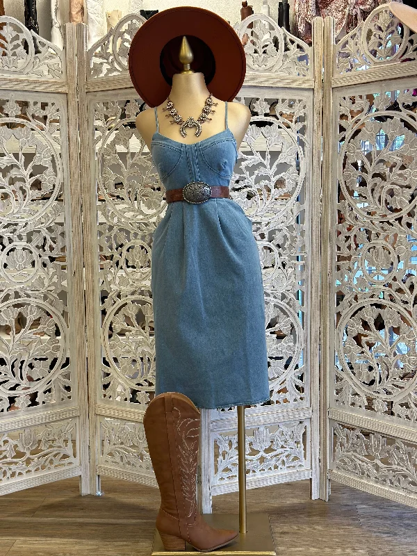 Embroidered lace midi dress for a romantic and delicate touchDenim Midi Dress- Stretchy Embroidered lace midi dress for a romantic and delicate touchDenim Midi Dress- Stretchy