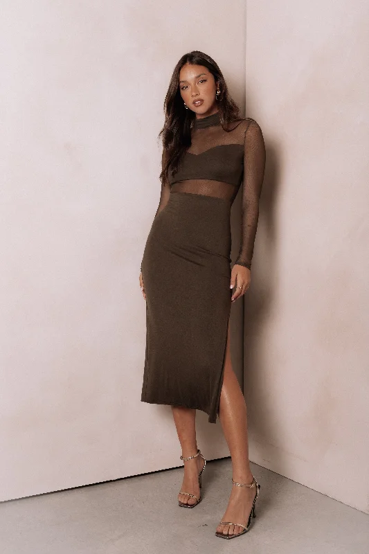 Ruched midi dress for a figure - hugging and flattering fitFarrow Long Sleeve Midi Dress - Olive Ruched midi dress for a figure - hugging and flattering fitFarrow Long Sleeve Midi Dress - Olive