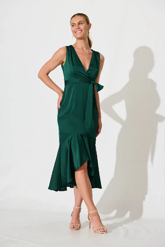 Bishop - sleeve midi dress for a vintage - inspired and elegant styleIn The Air Midi Dress In Emerald Bishop - sleeve midi dress for a vintage - inspired and elegant styleIn The Air Midi Dress In Emerald