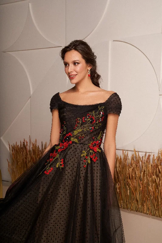 Midi dress for a shopping spree while remaining comfortable on your feetPolka-dot Tulle Black Floral Midi Dress Midi dress for a shopping spree while remaining comfortable on your feetPolka-dot Tulle Black Floral Midi Dress