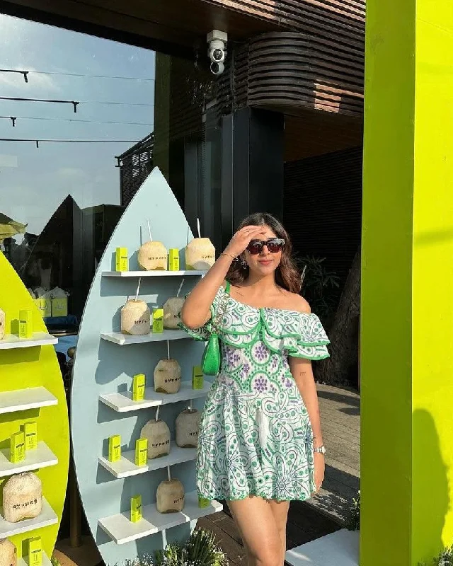 Party Dresses with Satin Trimmed Collar and Ruffled Hem for Ladies' Classic and Girly LookVenice Luxe Summer Dress in Green