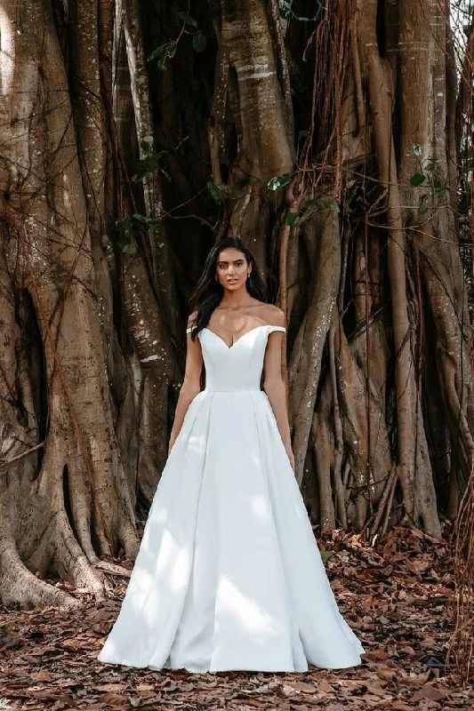 Button - down front wedding dress for a classic touch3456