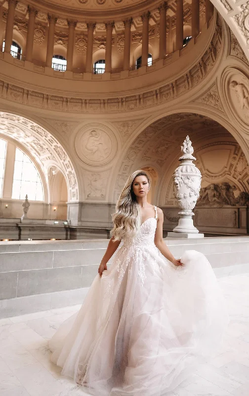 Feather - trimmed wedding dress for a romantic touch7633