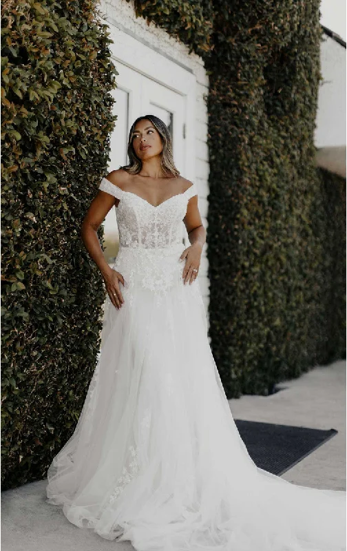 Plus - size ball gown wedding dress7653