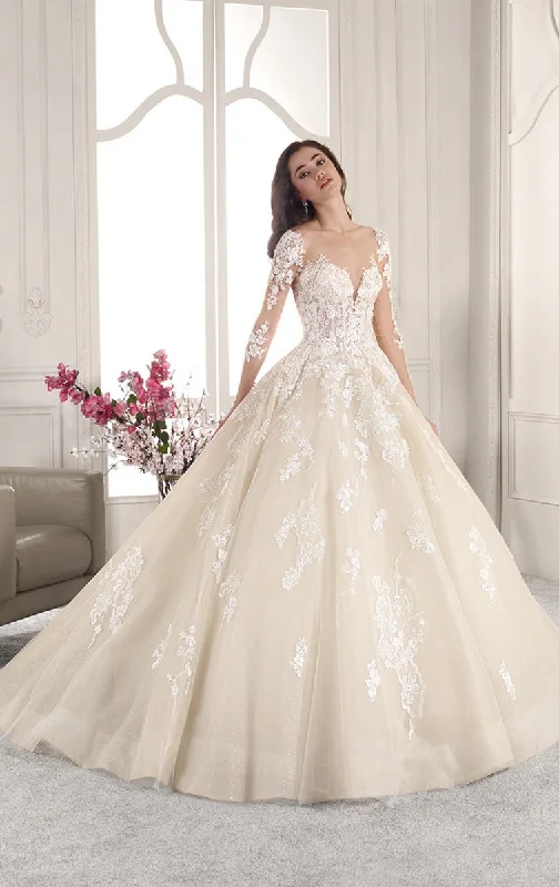 Sheath - style wedding dress with a slit843