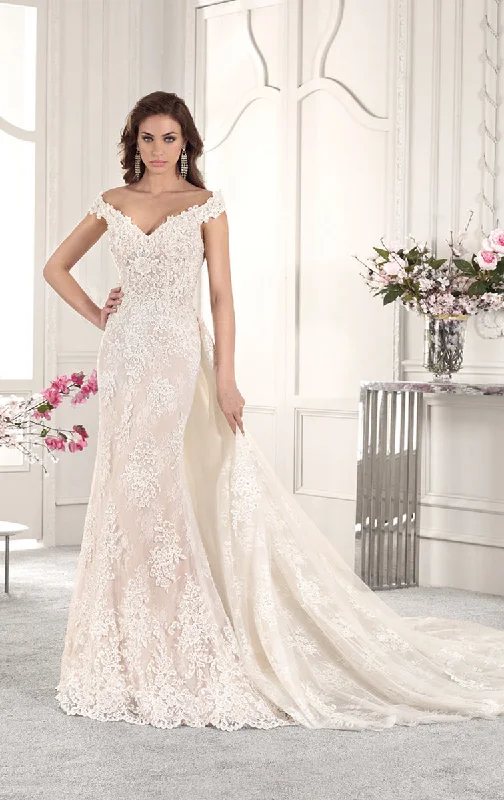 Exquisite hand - beaded wedding dress858