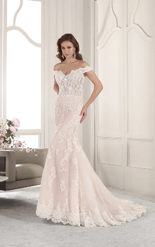 Mermaid - fit wedding dress with a trumpet skirt861