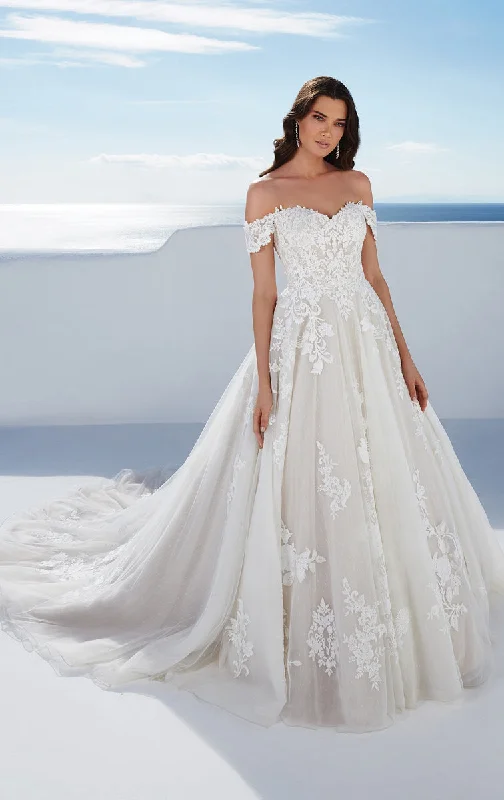 Princess - style wedding dress with a big skirt88122