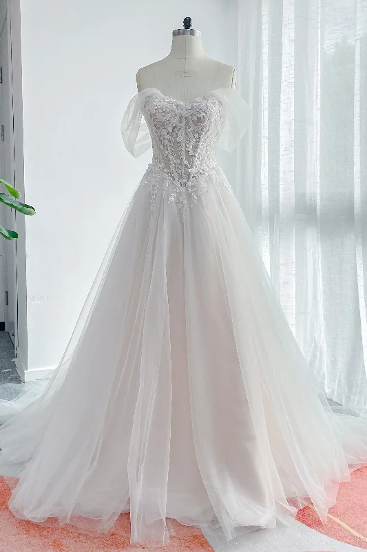 Strapless mermaid wedding dress for a sleek silhouetteA-Line Court Train Lace Tulle Wedding Dress CW3158