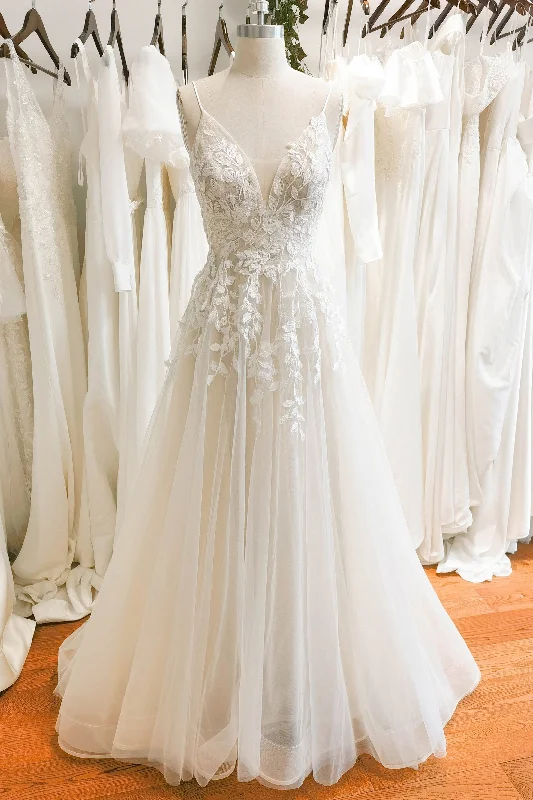 Dainty beaded wedding dress for a glamorous lookA-Line Sweep-Brush Train Lace Tulle Wedding Dress CW3119 Dainty beaded wedding dress for a glamorous lookA-Line Sweep-Brush Train Lace Tulle Wedding Dress CW3119