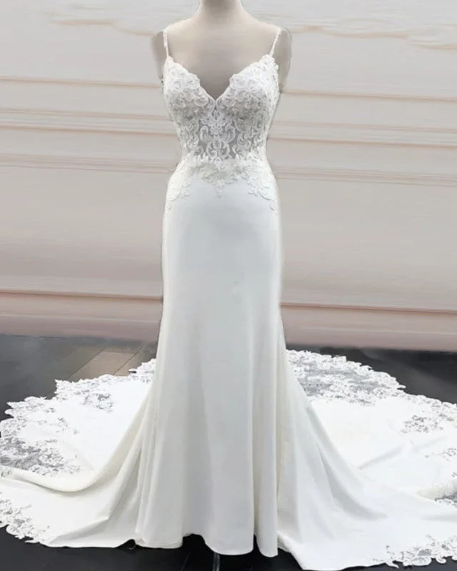 Exquisite hand - beaded wedding dressElegant Mermaid Wedding Dress Lace V Neck Sweep Train