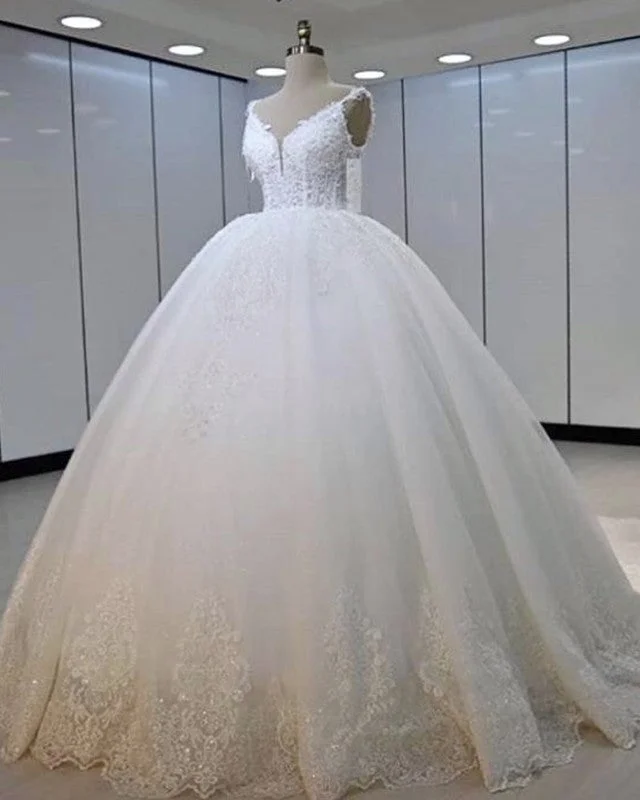 S - curve - flattering mermaid wedding dressTulle Wedding Dress Ball Gown Deep V Neck Lace Appliques