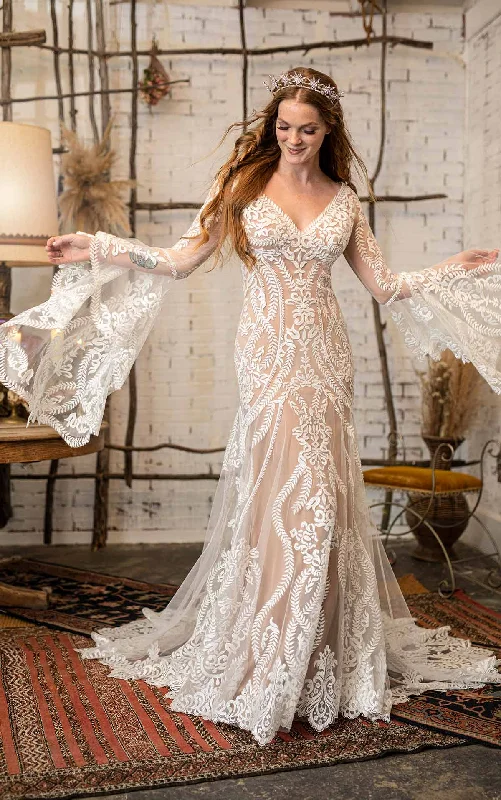 Court train A - line wedding dressAll Who Wander Lenox - Size 12
