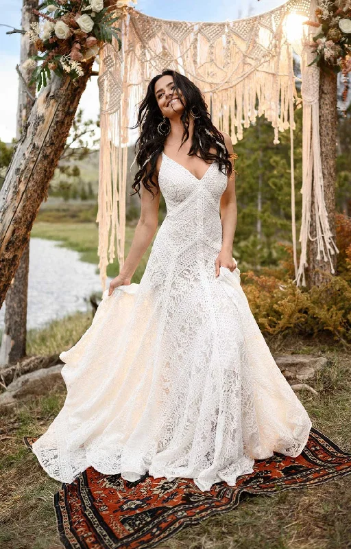 Sleeve - less wedding dress for a summer weddingAll Who Wander Reece - Size 10