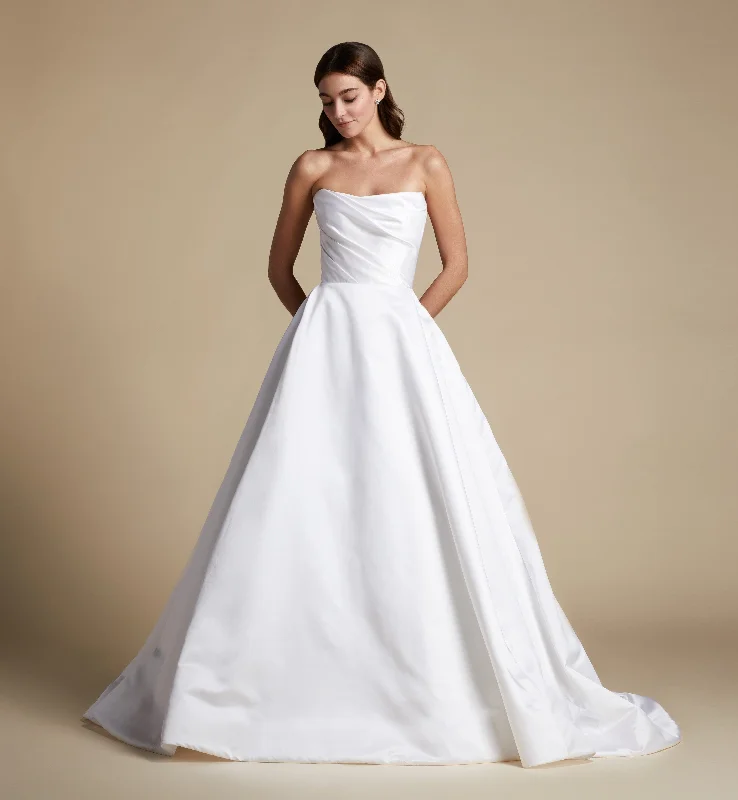 Scarlett - O'Hara - inspired wedding dressAllison Webb 42110 - Size 14