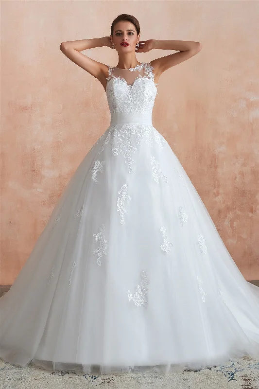 Quilted - fabric wedding dress for a unique texturePrincess Long Ball Gown A-line White Wedding Dress with Lace