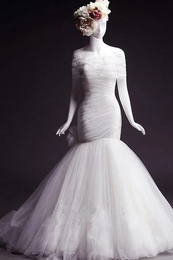 Square - neck wedding dress for a classic lookMermaid Off-the-Shoulder Tulle Dress