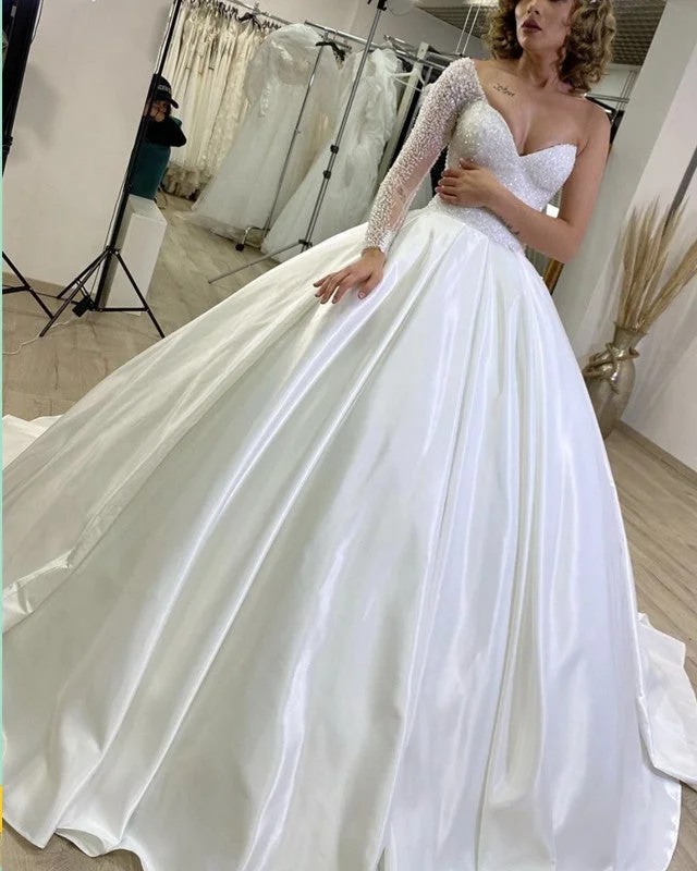 Handmade lace wedding dress for a unique feelBall Gown Satin Wedding Dress One Shoulder With Sparkles Handmade lace wedding dress for a unique feelBall Gown Satin Wedding Dress One Shoulder With Sparkles
