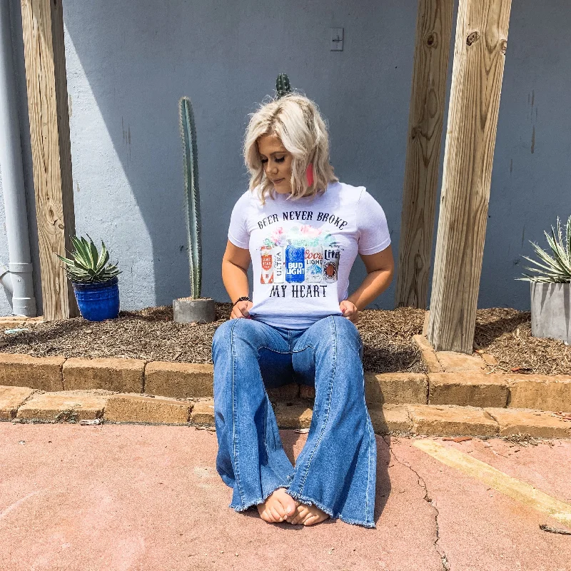 Printed women's T - shirt with a retro - inspired patternBeer Never Broke My Heart Tee Printed women's T - shirt with a retro - inspired patternBeer Never Broke My Heart Tee