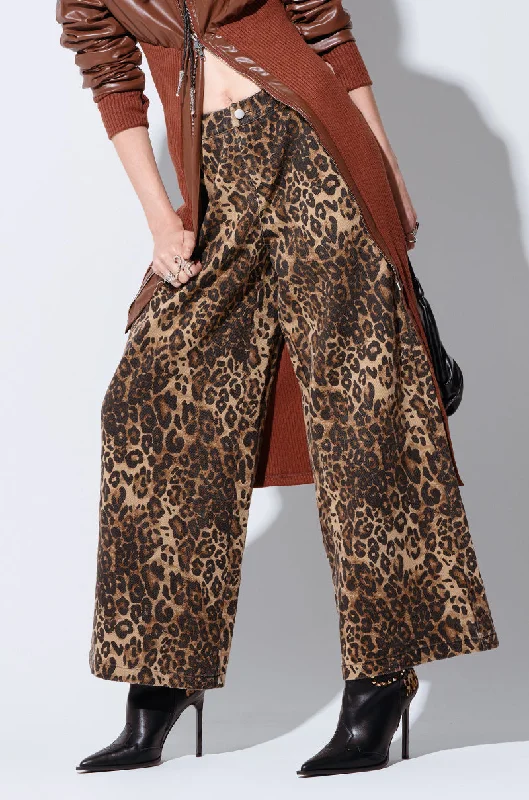 High waisted cargo joggers for women in a practical styleCHEETAH SISTERS PANT