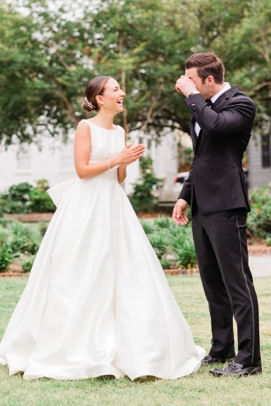 Bohemian - style off - the - shoulder wedding dressLong Open Back A-line Scoop White Wedding Dress with Bow