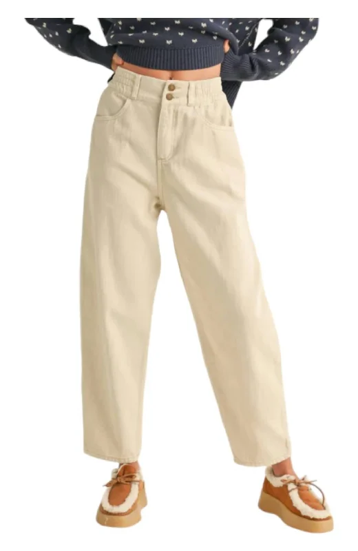 Tapered leg pants for women in a modern fitCotton Barrel Pants In Ecru