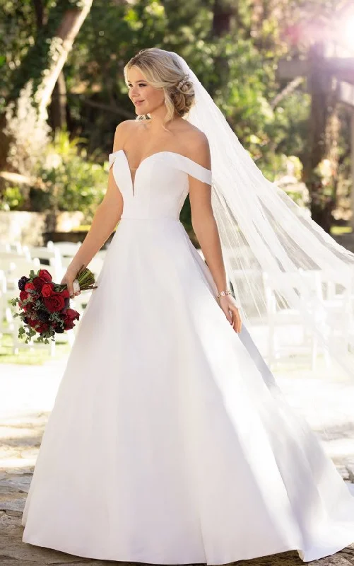 Sleeve - less wedding dress for a summer weddingD2761