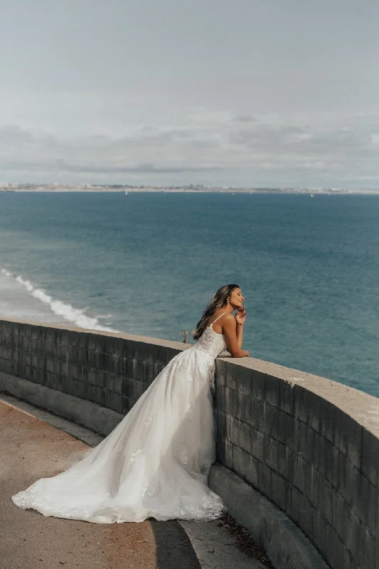 Sparkly sequined wedding dress for a glamorous brideD3386