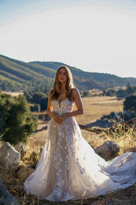 Sweetheart - neckline ball gown wedding dressD3492