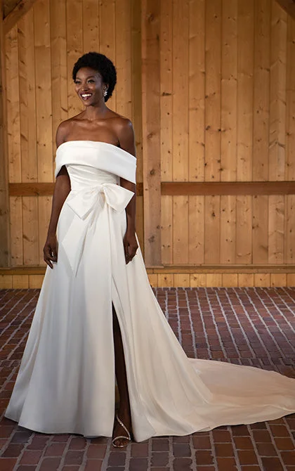 Graceful long - train wedding dressD3631