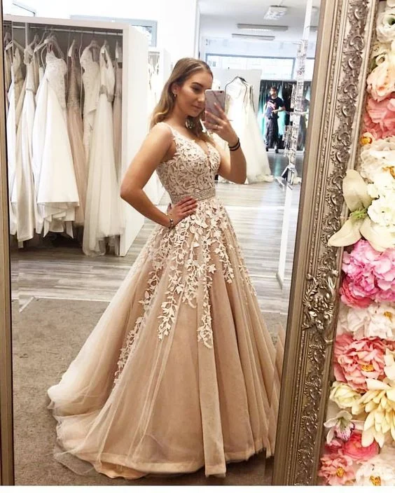 Maxi - length wedding dress for a grand lookElegant Lace Deep V Neck Tull Ball Gown Prom Dress, Appliques Evening Dress,Tulle Wedding Dress  cg8479