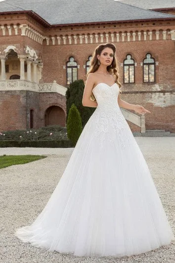 Cocktail - length wedding dress for a casual ceremonyFloor-length Sweetheart Appliques Lace-up Tulle Dress Cocktail - length wedding dress for a casual ceremonyFloor-length Sweetheart Appliques Lace-up Tulle Dress