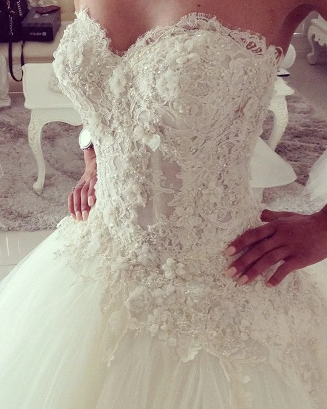Diamond - encrusted wedding dress for a luxurious feelGorgeous Lace Sweetheart Pearl And Flowers Beaded Tulle Wedding Dresses