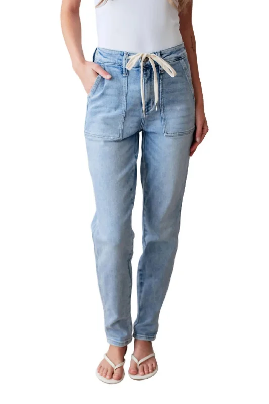 Floral embroidered pants for women in a delicate designHigh Rise Vintage Denim Jogger In Light Wash Floral embroidered pants for women in a delicate designHigh Rise Vintage Denim Jogger In Light Wash