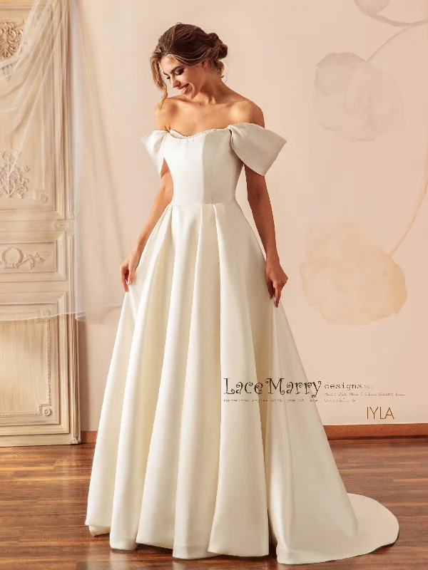 Crochet - detail bohemian wedding dressIYLA / Off Shoulder Wedding Dress with A Line Skirt and Inner Corset Crochet - detail bohemian wedding dressIYLA / Off Shoulder Wedding Dress with A Line Skirt and Inner Corset