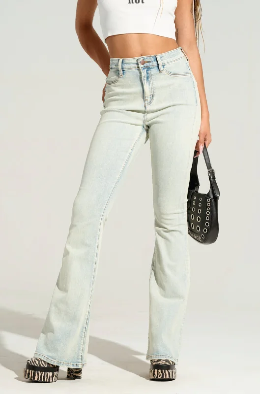 Ripped boyfriend jeans for women in a casual and cool styleKEEP WISHING DENIM PANT