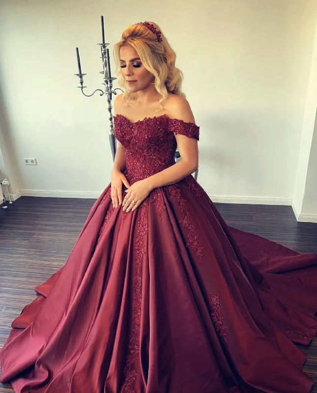 Detachable skirt wedding dress for versatilityLace Appliques Sweetheart Ball Gowns Wedding Dress Satin Off Shoulder