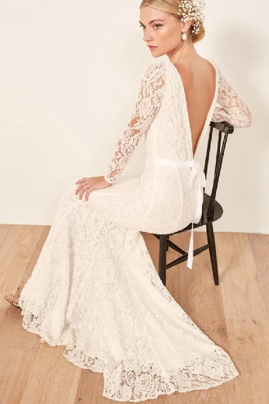 Fit - and - flare wedding dress with a big bowLace Long Sleeves Wedding Dress with V back