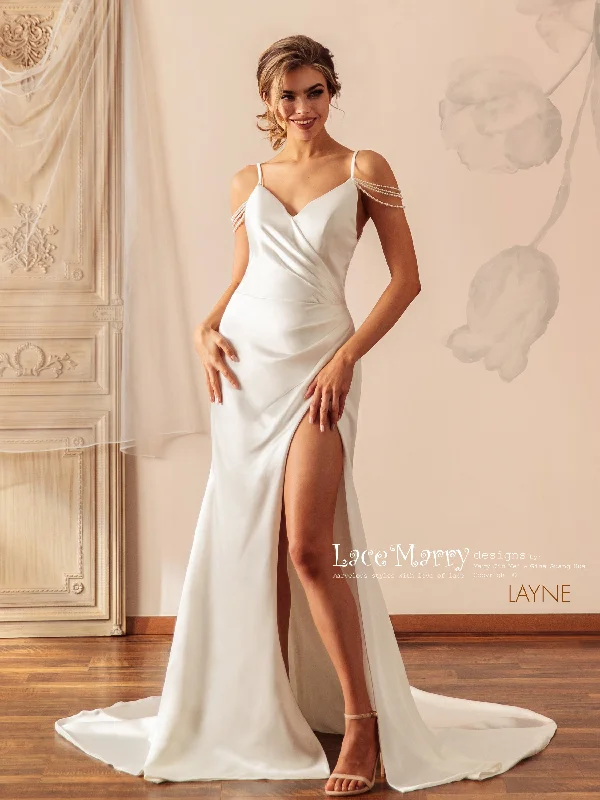 Tiered - skirt wedding dress for a voluminous lookLAYNE / Sexy Plain Wedding Dress with Slit in the Skirt Tiered - skirt wedding dress for a voluminous lookLAYNE / Sexy Plain Wedding Dress with Slit in the Skirt