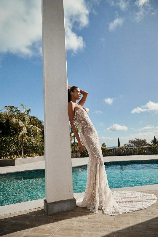 Button - down front wedding dress for a classic touchNala