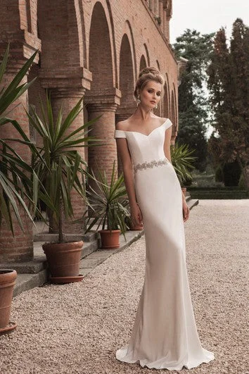 Feather - trimmed wedding dress for a romantic touchOff-the-shoulder V-neck Crystal Decorated Sheath Dress Feather - trimmed wedding dress for a romantic touchOff-the-shoulder V-neck Crystal Decorated Sheath Dress