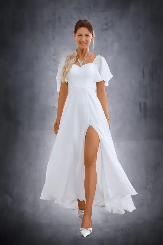 Fit - and - flare wedding dress with a big bowOndine Size 16